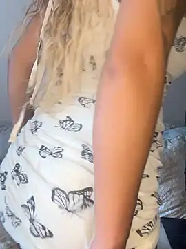 amanda-medrano1 online show from February 27, 2025, 3:26 pm