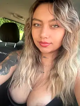 amanda-medrano1 online show from September 9, 2025, 2:59 pm