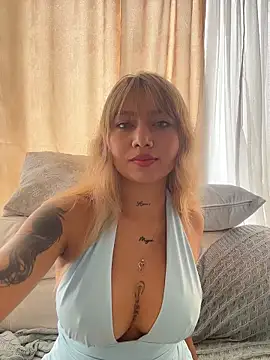 amanda-medrano1 online show from February 24, 2026, 2:51 pm