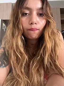 amanda-medrano1 online show from March 13, 2025, 2:01 pm