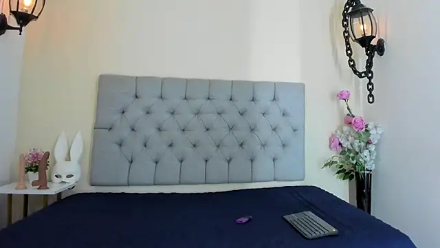 hellen kat online show from February 12, 2025, 8:29 pm