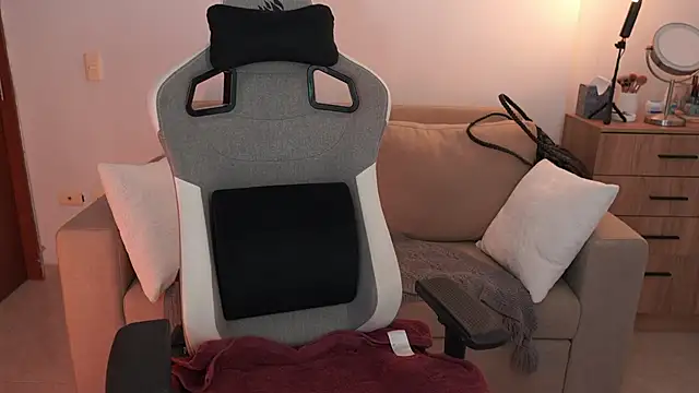 anyacutex online show from February 12, 2026, 7:57 pm