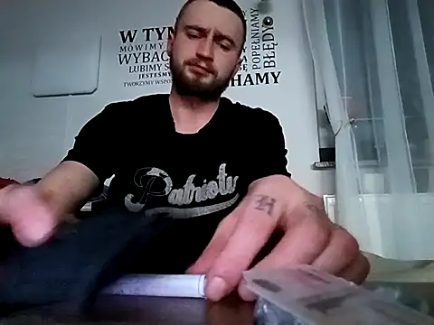 wariacik0024 online show from February 9, 2026, 9:24 pm