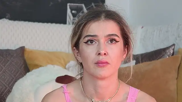 Sarah-Hart online show from December 5, 2025, 3:43 pm