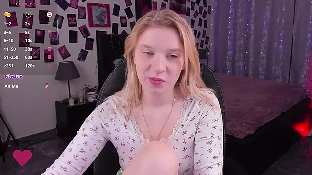 Snapshot of KarambaMoon chatting on March 2, 2025, 8:46 pm KarambaMoon online show from March 2, 2025, 8:46 pm