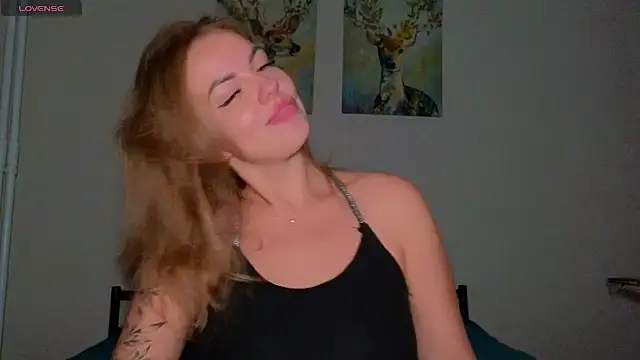 EmilyRobbie online show from March 13, 2026, 6:57 pm