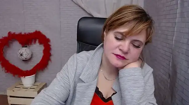 Snapshot of DaniellaKiss chatting on February 24, 2025, 3:55 am DaniellaKiss online show from February 24, 2025, 3:55 am