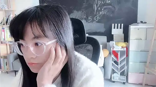 Honey-cici online show from December 15, 2025, 8:42 am