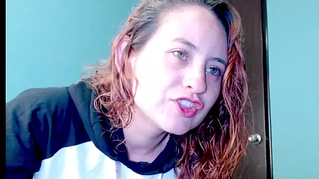 zoe jones3 online show from March 20, 2025, 2:32 pm