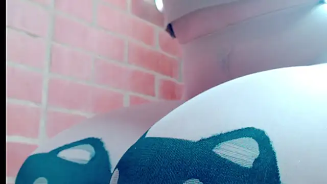 zoe jones3 online show from September 24, 2025, 2:01 pm