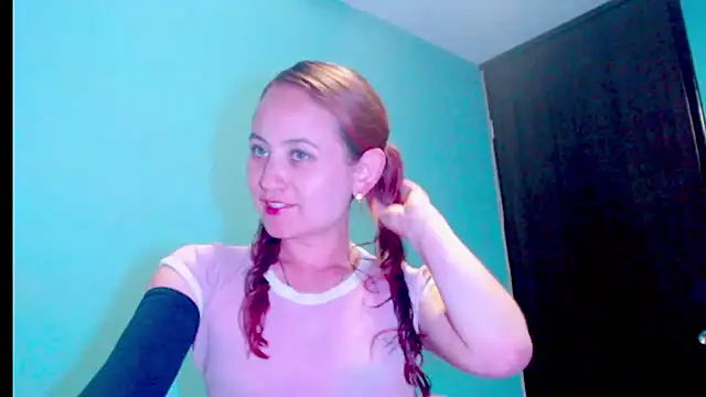 zoe jones3 online show from March 6, 2025, 11:20 pm