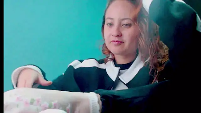 zoe jones3 online show from February 21, 2025, 1:00 pm