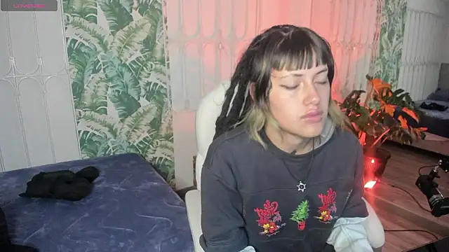  sharlotte777 online show from March 26, 2026, 1:42 pm