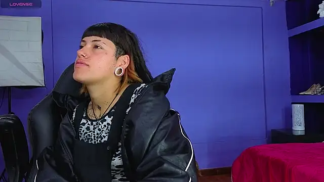  sharlotte777 online show from October 24, 2025, 1:32 pm