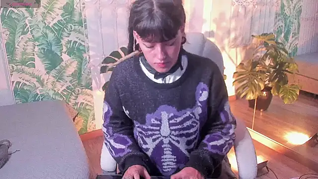  sharlotte777 online show from December 18, 2025, 1:26 pm