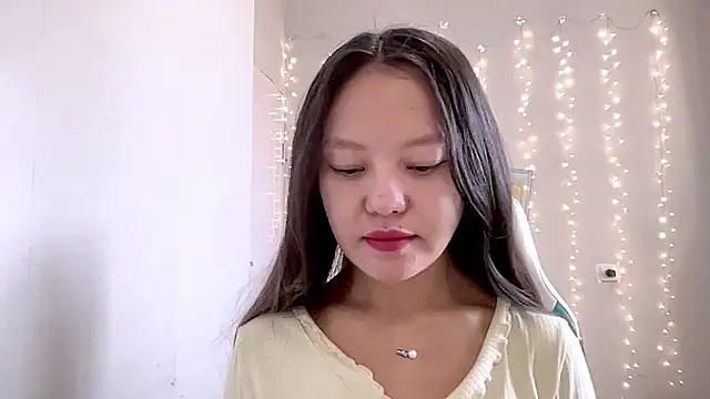 Risalynn online show from March 11, 2025, 3:36 am