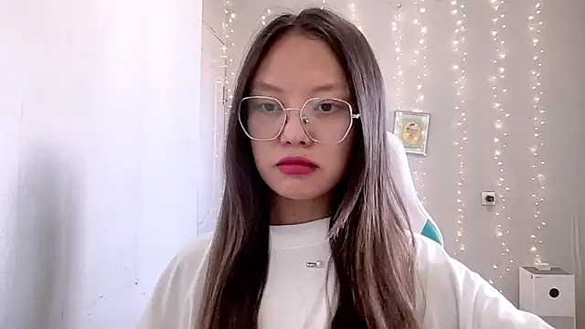 Risalynn online show from March 8, 2025, 8:00 am