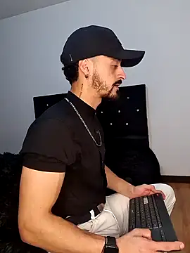 Snapshot of MAXIMUS_MASTE3 chatting on February 19, 2025, 2:12 am MAXIMUS MASTE3 online show from February 19, 2025, 2:12 am