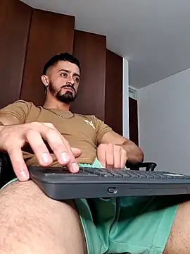 Snapshot of MAXIMUS_MASTE3 chatting on March 13, 2025, 5:33 am MAXIMUS MASTE3 online show from March 13, 2025, 5:33 am