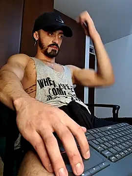 Snapshot of MAXIMUS_MASTE3 chatting on March 8, 2025, 3:17 am MAXIMUS MASTE3 online show from March 8, 2025, 3:17 am