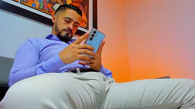 Snapshot of MAXIMUS_MASTE3 chatting on November 4, 2025, 8:23 pm MAXIMUS MASTE3 online show from November 4, 2025, 8:23 pm