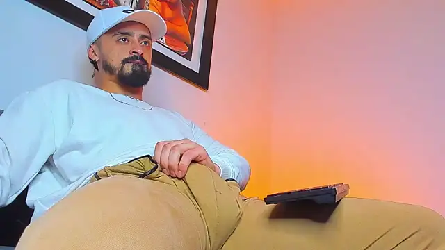 Snapshot of MAXIMUS_MASTE3 chatting on October 6, 2025, 11:38 pm MAXIMUS MASTE3 online show from October 6, 2025, 11:38 pm