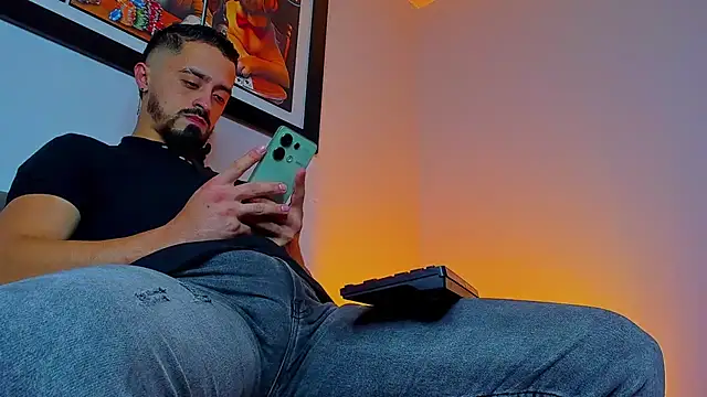 Snapshot of MAXIMUS_MASTE3 chatting on September 17, 2025, 10:12 pm MAXIMUS MASTE3 online show from September 17, 2025, 10:12 pm