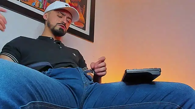 Snapshot of MAXIMUS_MASTE3 chatting on September 21, 2025, 8:47 pm MAXIMUS MASTE3 online show from September 21, 2025, 8:47 pm