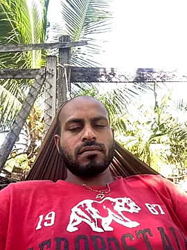 islandvybee55 online show from December 3, 2025, 4:28 pm