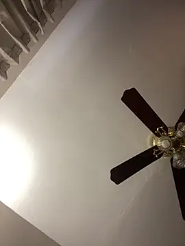 islandvybee55 online show from April 8, 2026, 2:07 pm