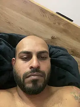 islandvybee55 online show from April 3, 2026, 1:39 pm