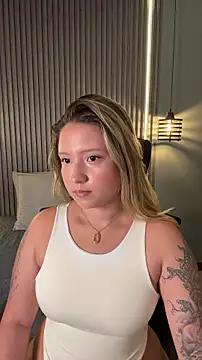 Snapshot of MiaPetit_ chatting on February 1, 2026, 4:38 pm MiaPetit online show from February 1, 2026, 4:38 pm