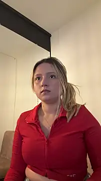 Snapshot of MiaPetit_ chatting on December 21, 2025, 5:03 pm MiaPetit online show from December 21, 2025, 5:03 pm