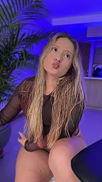 MiaPetit  online show from May 11, 2026, 7:44 pm