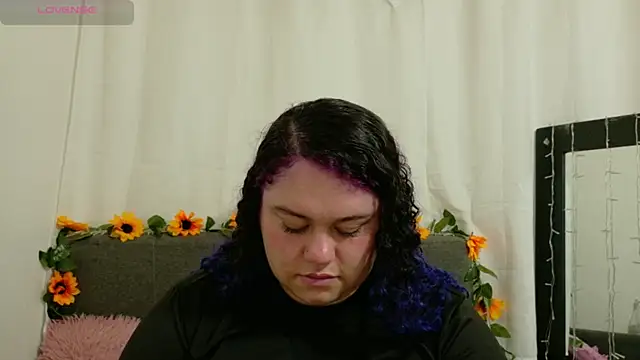 lunitaa0 online show from February 24, 2026, 6:09 pm