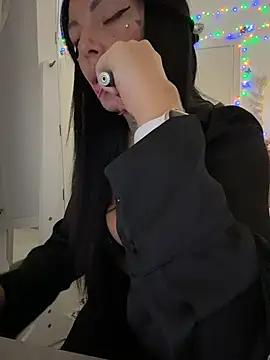 cicciolina online show from December 16, 2025, 1:15 pm