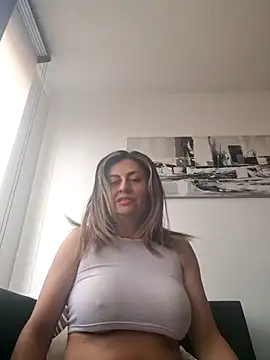 Snapshot of Latiinvenushot chatting on February 3, 2026, 4:12 pm Latiinvenushot online show from February 3, 2026, 4:12 pm