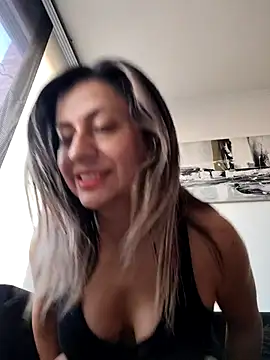 Snapshot of Latiinvenushot chatting on February 28, 2026, 11:54 am Latiinvenushot online show from February 28, 2026, 11:54 am