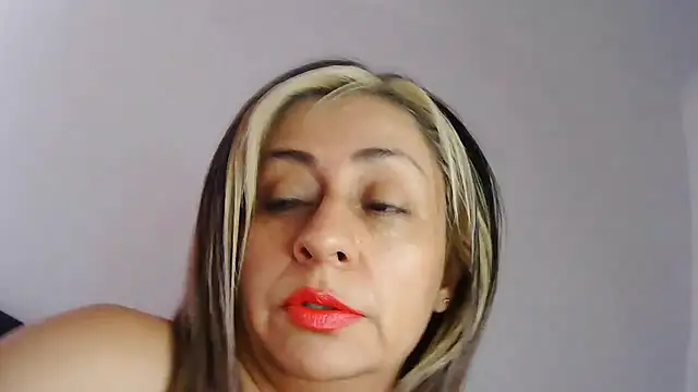 Latiinvenushot online show from March 19, 2025, 3:51 pm