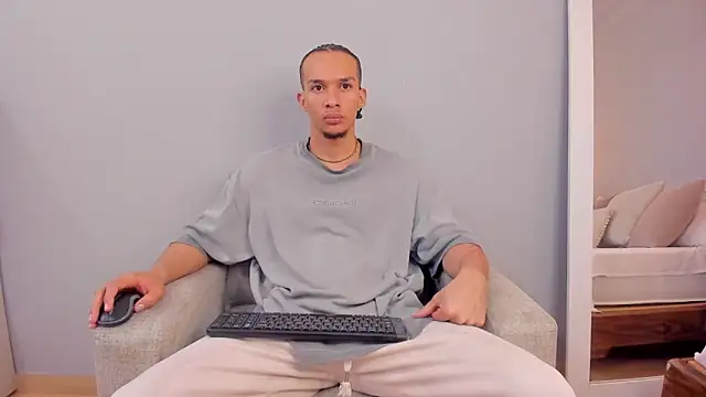 Dominick star online show from November 13, 2025, 4:27 am