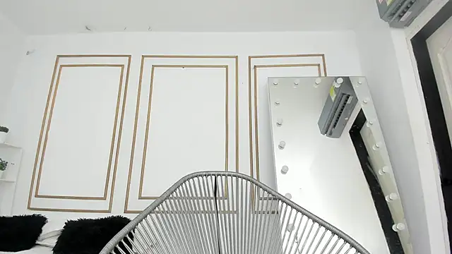 natalia aguirre1 online show from November 5, 2025, 12:19 pm