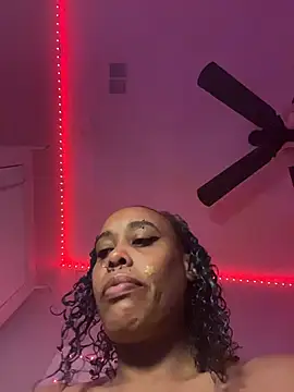 loveluna8 online show from November 25, 2025, 11:05 pm