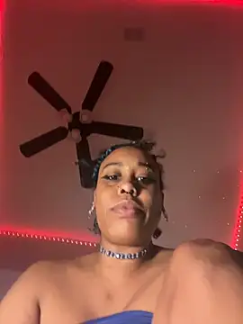 loveluna8 online show from November 4, 2025, 11:52 pm