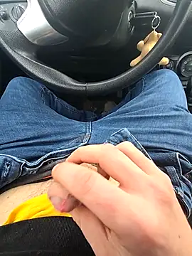 Snapshot of Titanhoott chatting on November 15, 2025, 11:58 am Titanhoott online show from November 15, 2025, 11:58 am