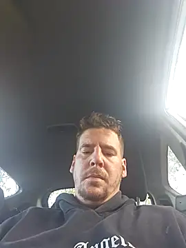 Snapshot of Titanhoott chatting on November 5, 2025, 9:45 am Titanhoott online show from November 5, 2025, 9:45 am