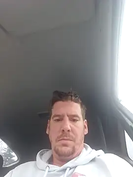 Snapshot of Titanhoott chatting on December 2, 2025, 8:38 am Titanhoott online show from December 2, 2025, 8:38 am