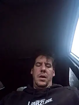 Snapshot of Titanhoott chatting on January 14, 2026, 7:34 am Titanhoott online show from January 14, 2026, 7:34 am