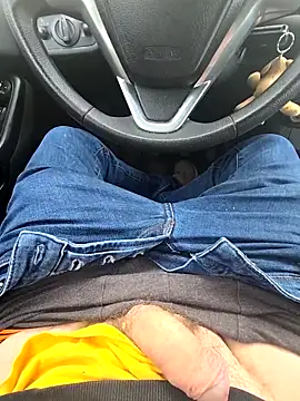 Snapshot of Titanhoott chatting on November 13, 2025, 1:04 pm Titanhoott online show from November 13, 2025, 1:04 pm