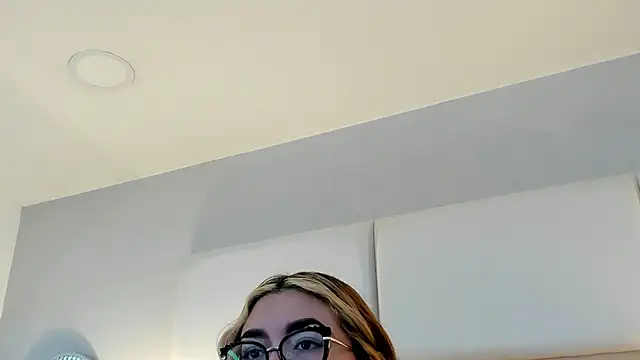 Snapshot of AmbarSantany chatting on March 10, 2025, 8:01 pm AmbarSantany online show from March 10, 2025, 8:01 pm