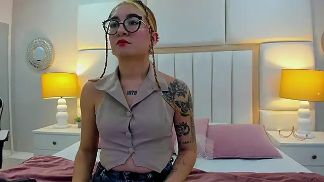 Snapshot of AmbarSantany chatting on February 21, 2025, 8:38 pm AmbarSantany online show from February 21, 2025, 8:38 pm